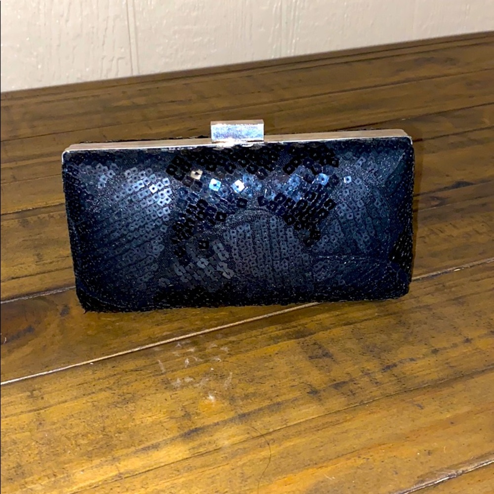 Black sequins clutch with chain link straps